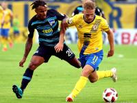 -足球比赛中的关键之战格外激烈