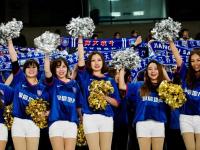 九游体育官方入口-篮球比赛中球员发生冲突，裁判出手制止