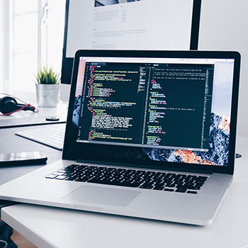 欧预赛赛场上球员们展现出色技艺