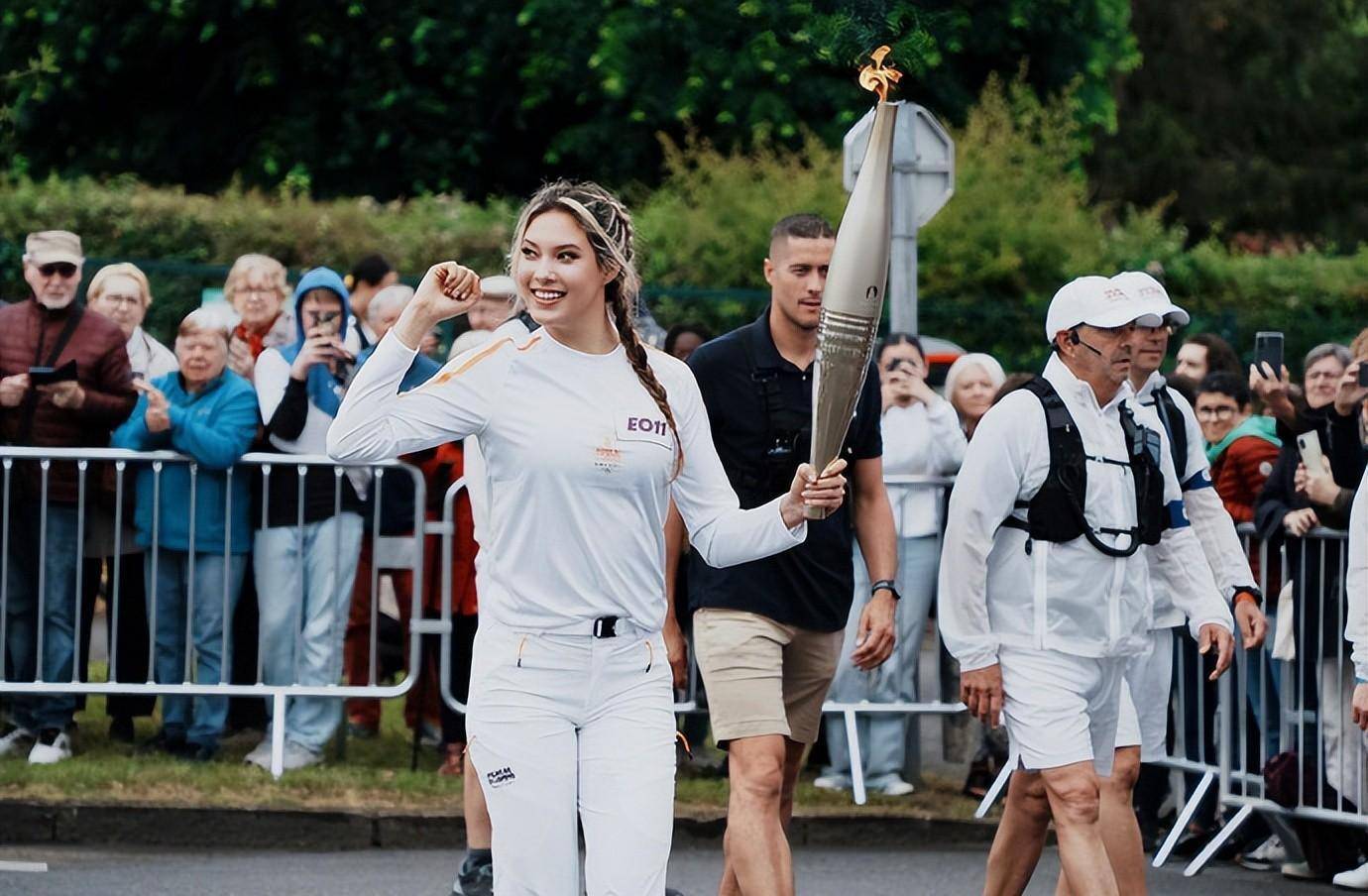 包含国际足坛中国力量崭露头角成绩靓丽引全球瞩目的词条