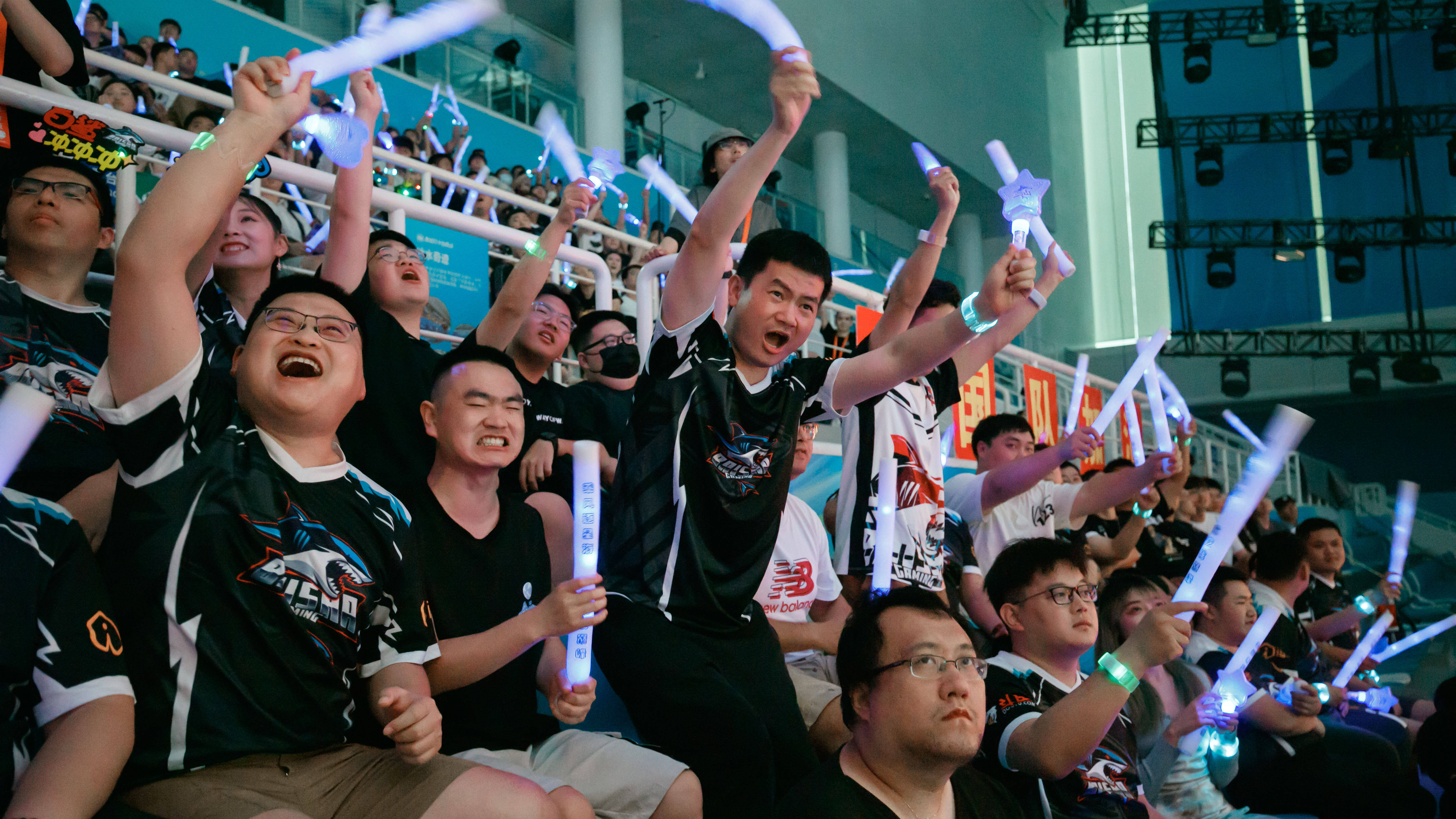 高质量比赛吸引观众目光，场面精彩纷呈