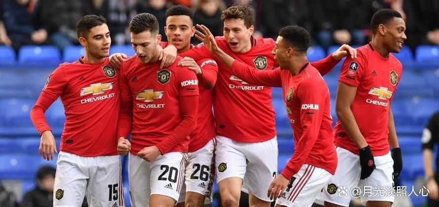 曼联队长领衔进球,带领球队取胜 曼联队长领衔进球,带领球队取胜