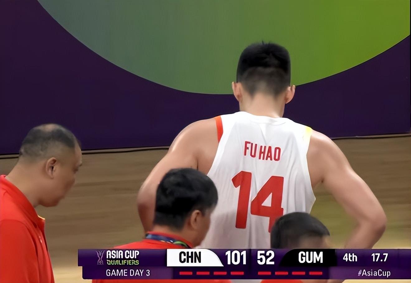 赛事精彩抢眼，球员飒爽英姿博得观众喝彩的简单介绍