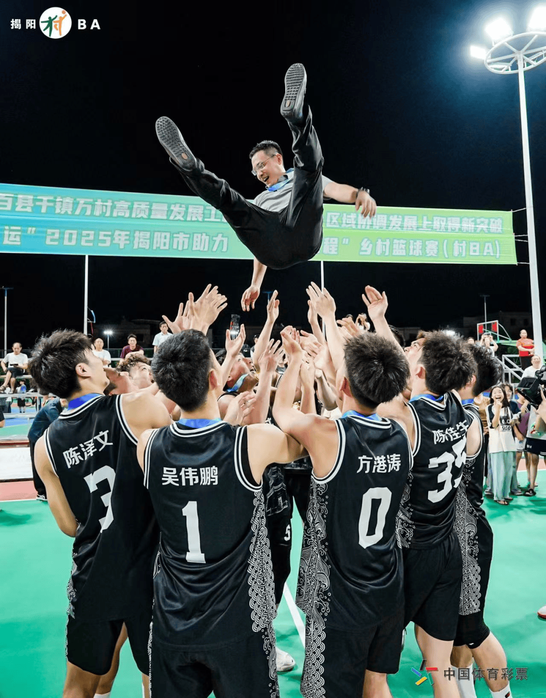 热血篮球赛事再掀狂潮搏击风云