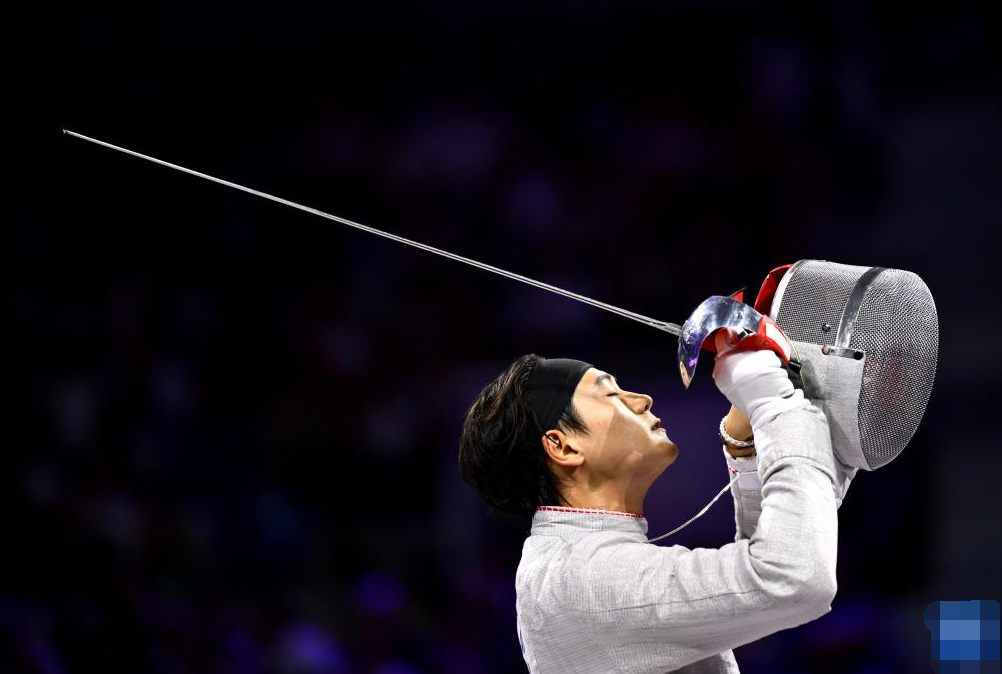韩国击剑选手勇夺男子单杆金牌