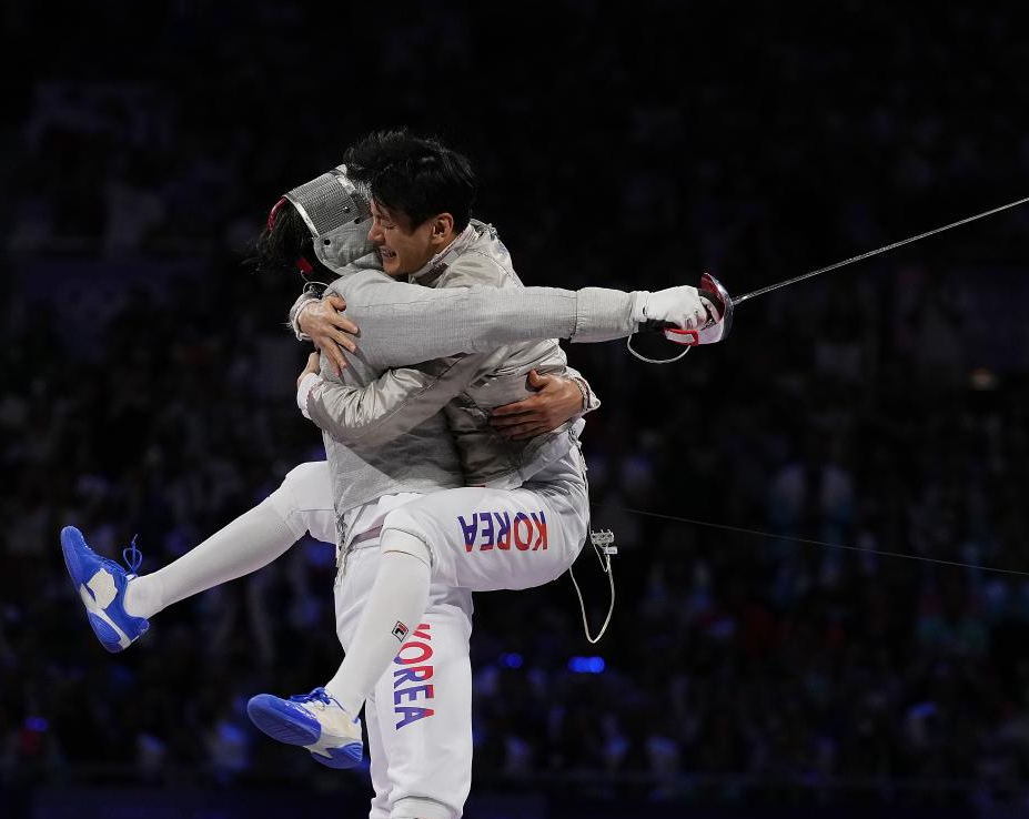 韩国击剑选手勇夺男子单杆金牌