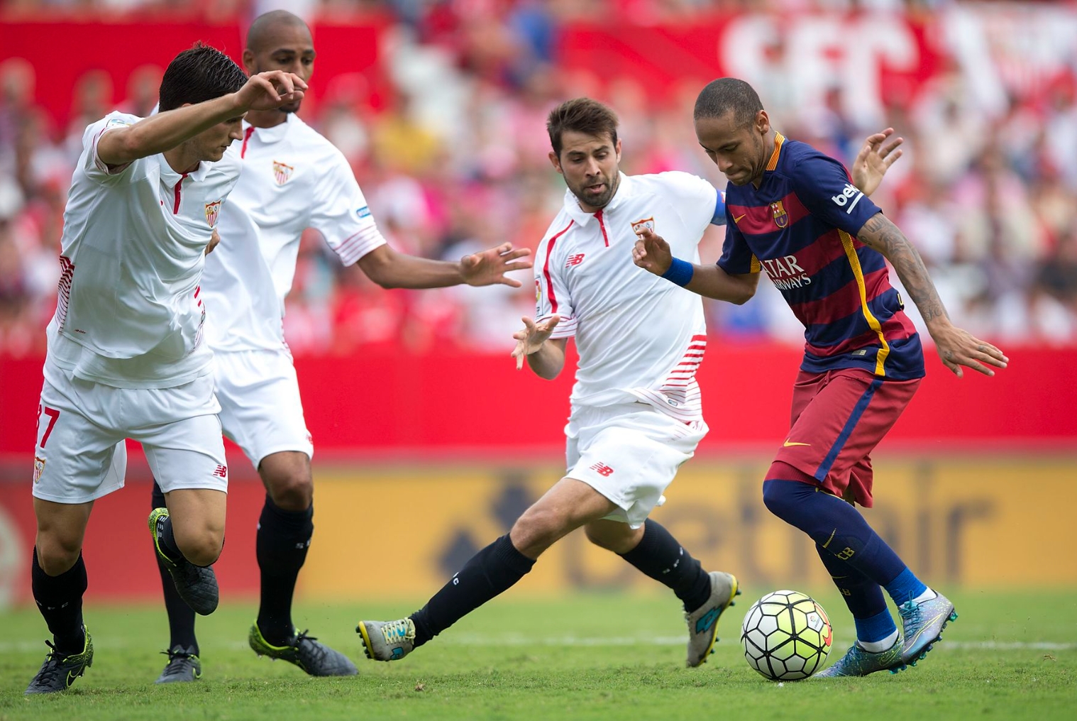 包含巴塞罗那连续场不胜，形势堪忧的词条