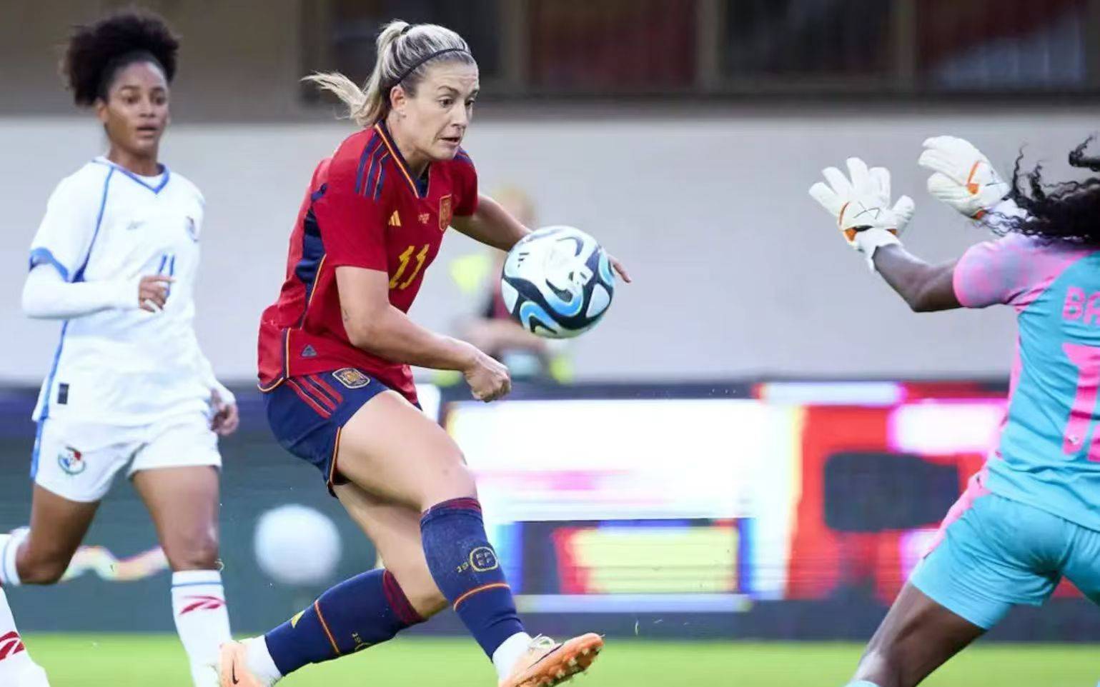 美国女足队员在决赛中奉献出色表现