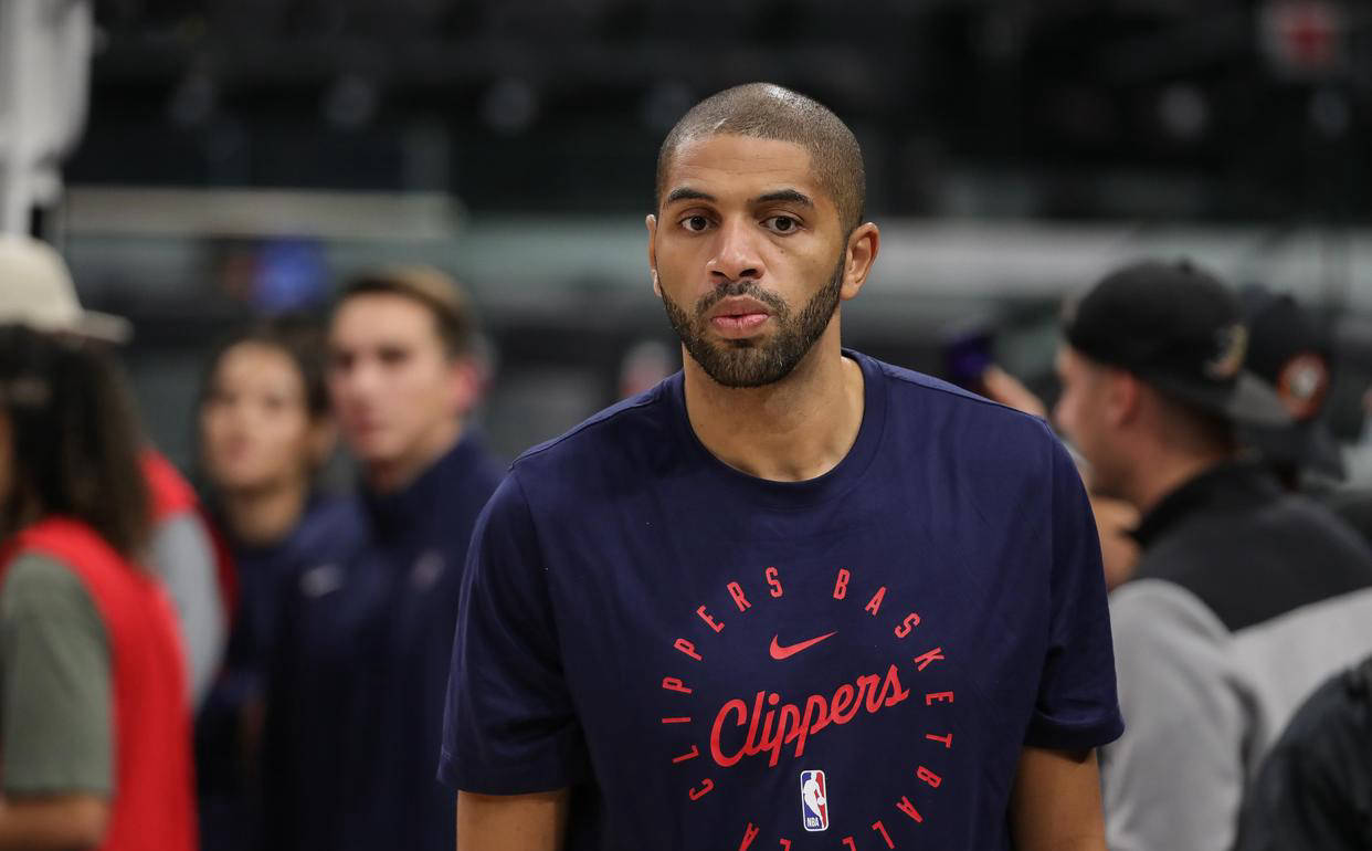 快船球员展现团结力量,努力争胜 快船球员展现团结力量,努力争胜