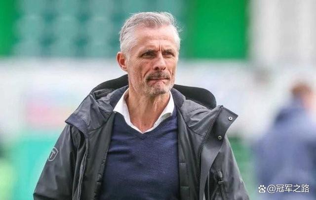 沙尔克主帅发怒，球队精神状态受挑战