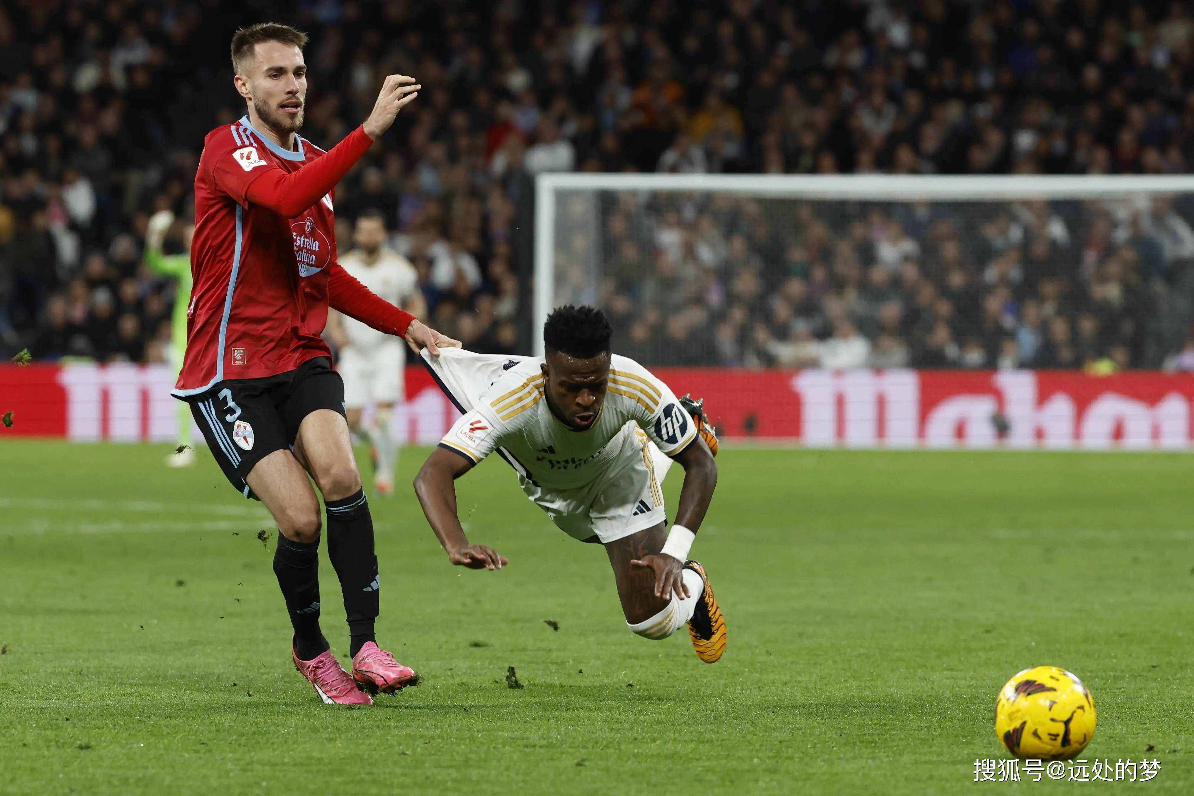 丹麦足球队在比赛中大胜对手实现四连胜