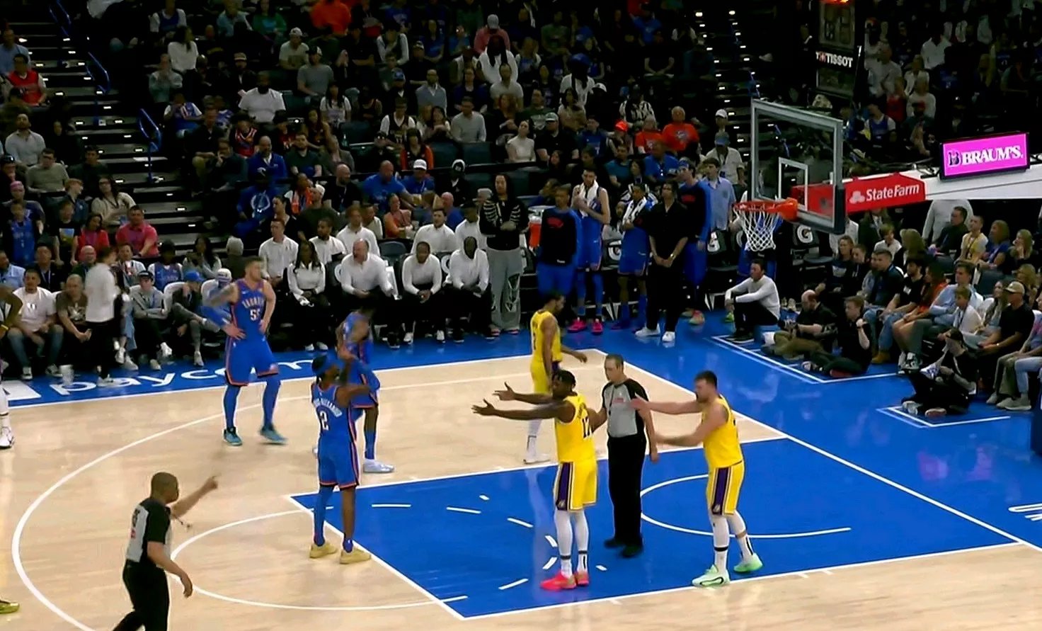 关于雷霆球员受伤，球队调整战术备战下一场比赛的信息