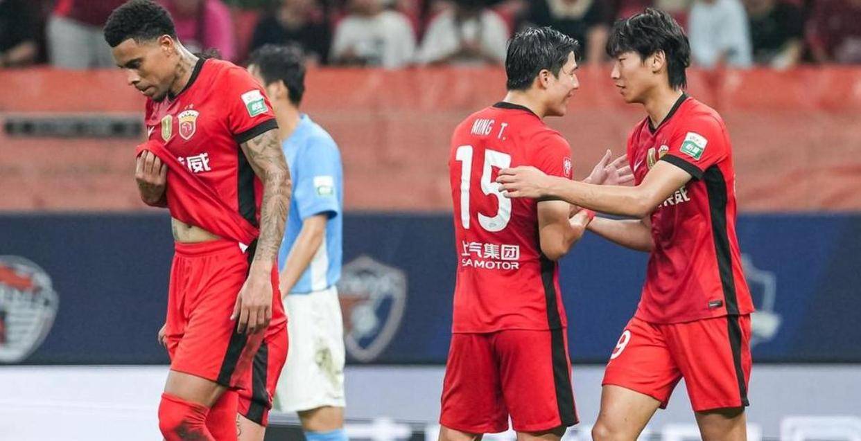 包含广州恒大豪取五连胜，稳坐积分榜榜首的词条