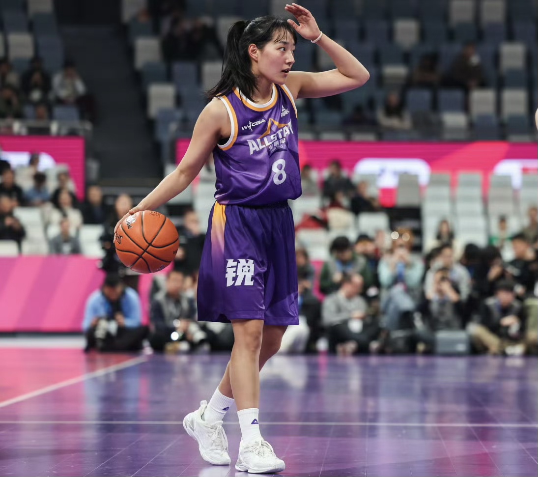 全明星赛再现精彩赛况，球员技巧高超的简单介绍