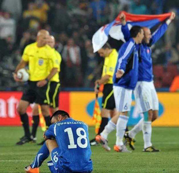 西班牙出人意料地遭遇劲敌，输球令人瞩目的简单介绍