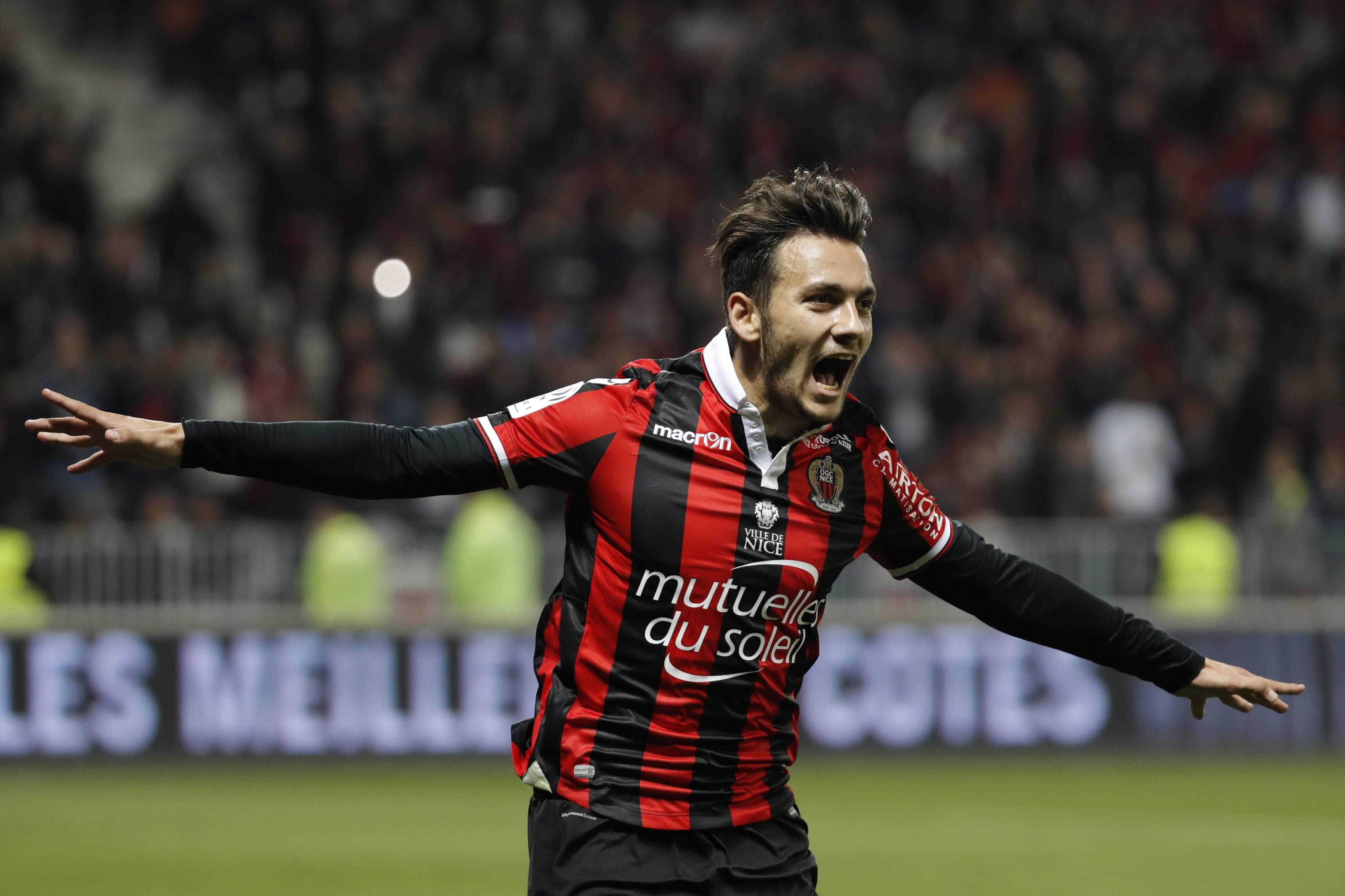 多特蒙德前锋连续独中两元，稳定球队进攻火力