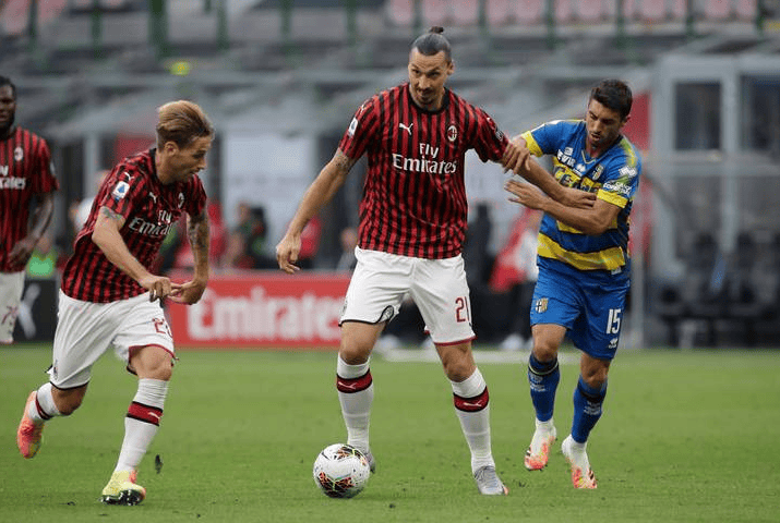 意甲赛场上演巅峰对决，球迷期待已久