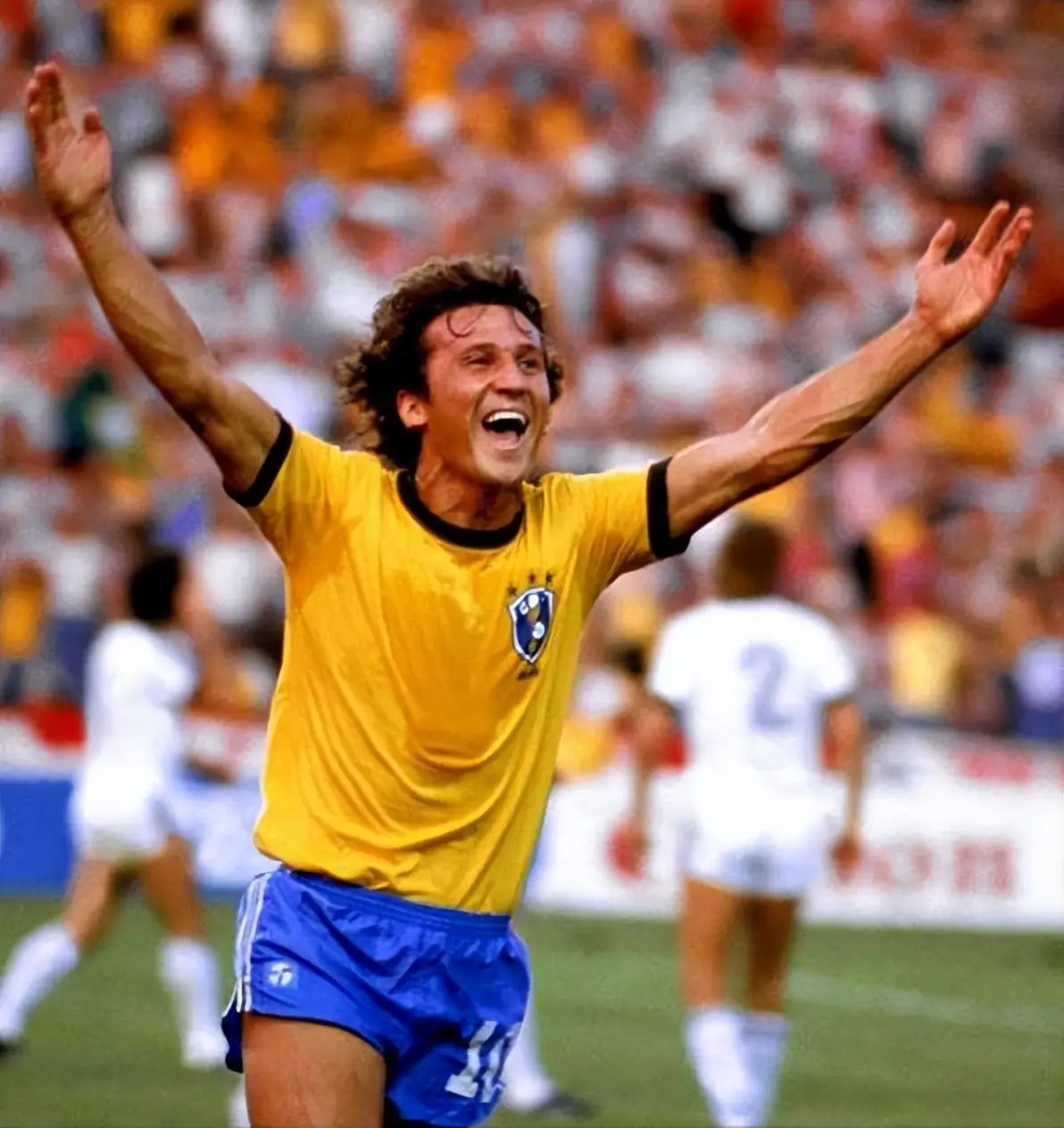 足球巨星风采依旧,场上风云再起 足球巨星风采依旧,场上风云再起