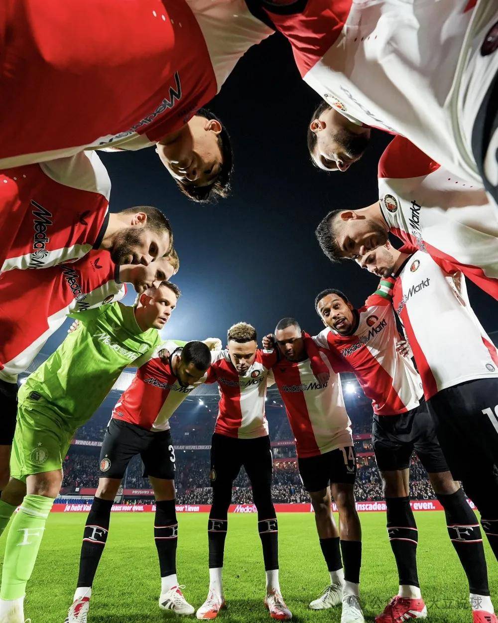 包含阿贾克斯又一次惊艳世界，欧冠传奇再续的词条