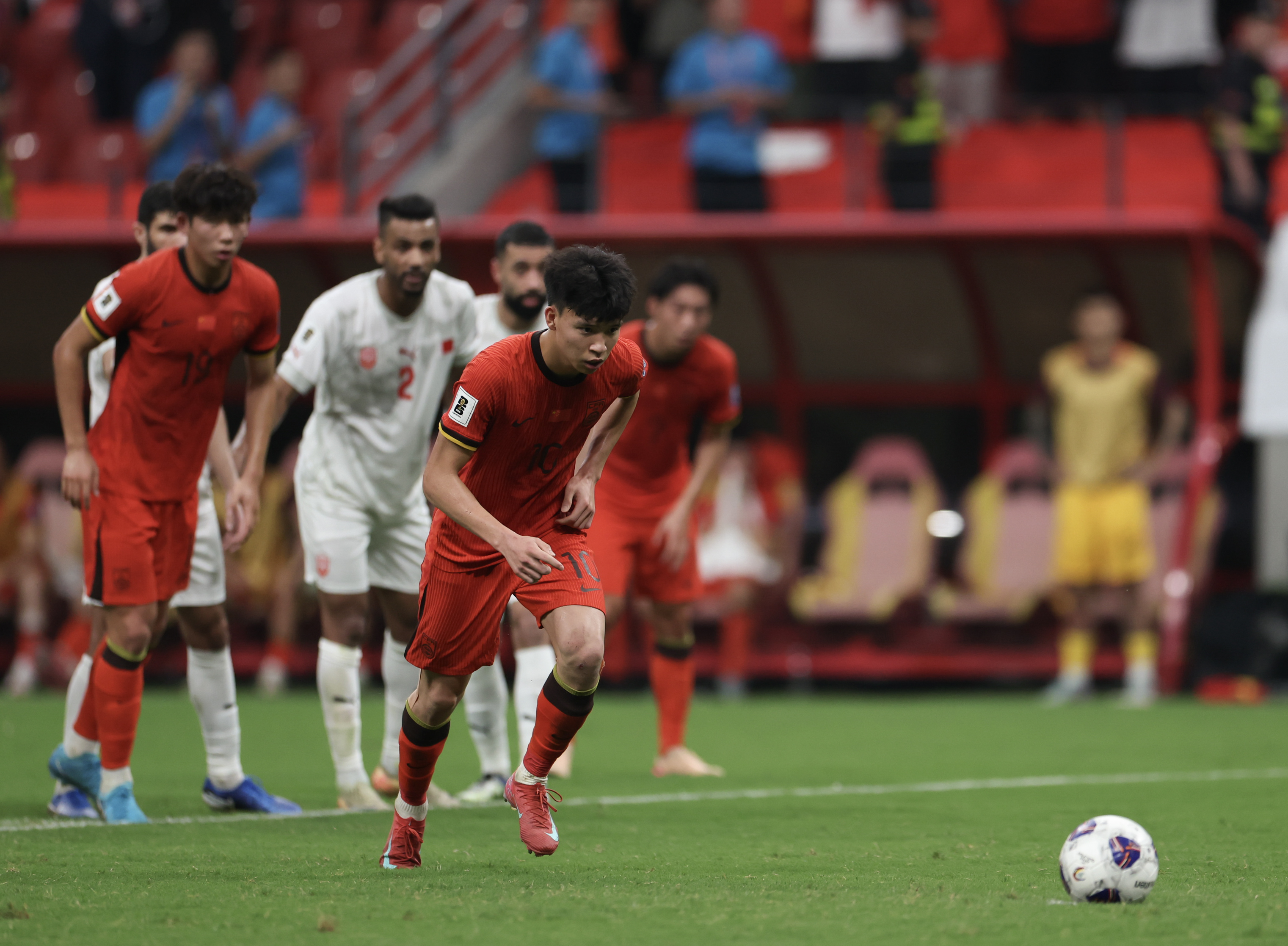 精彩绝伦比赛落幕,球队遥遥领先 精彩绝伦比赛落幕,球队遥遥领先