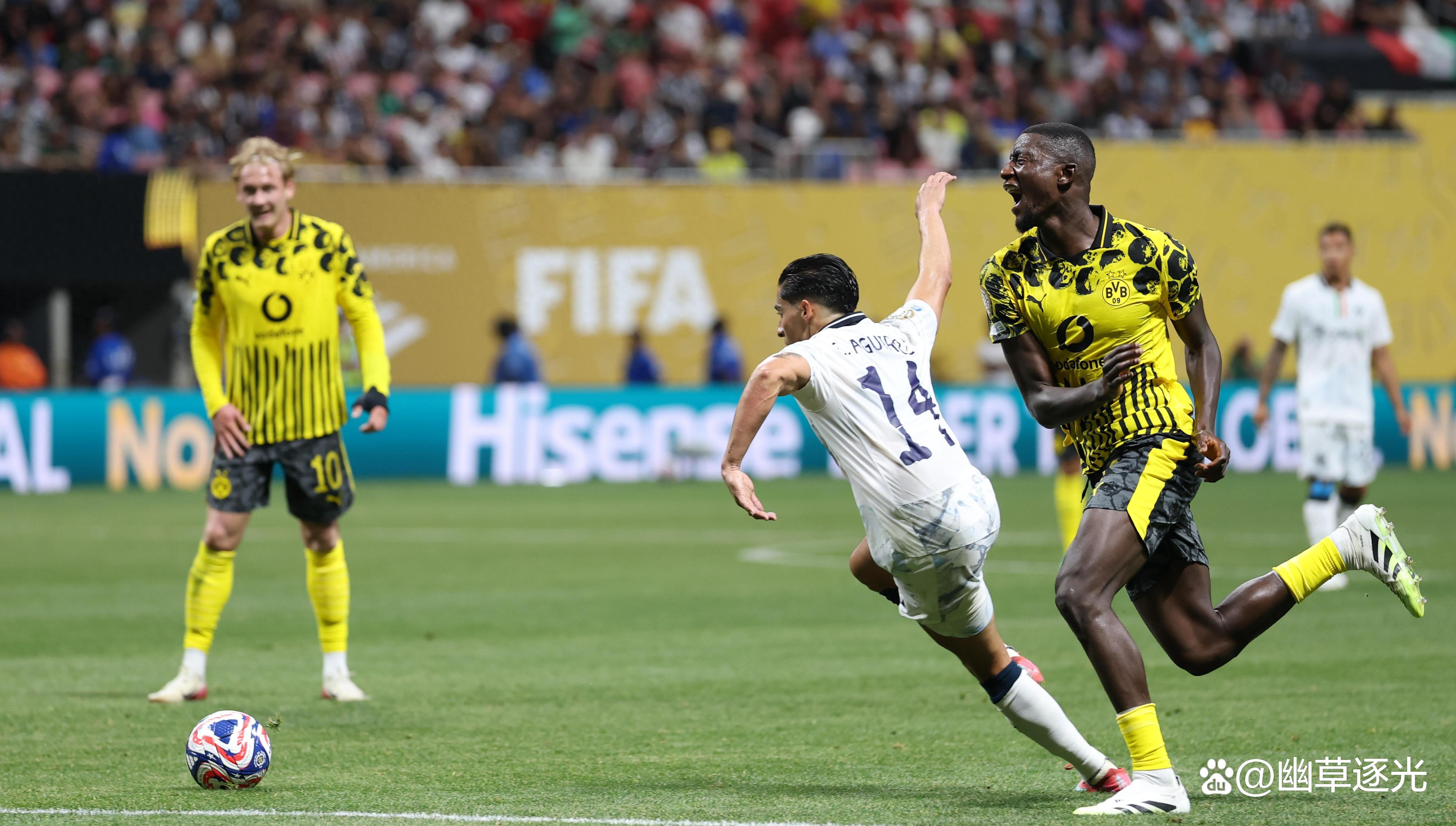 足球预选赛场上惊险连连，胜负悬念引人关注的简单介绍