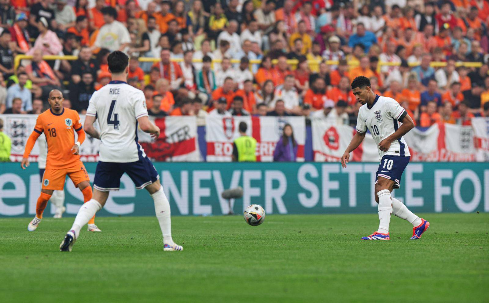 较量正酣！欧洲足球历史性时刻来临的简单介绍