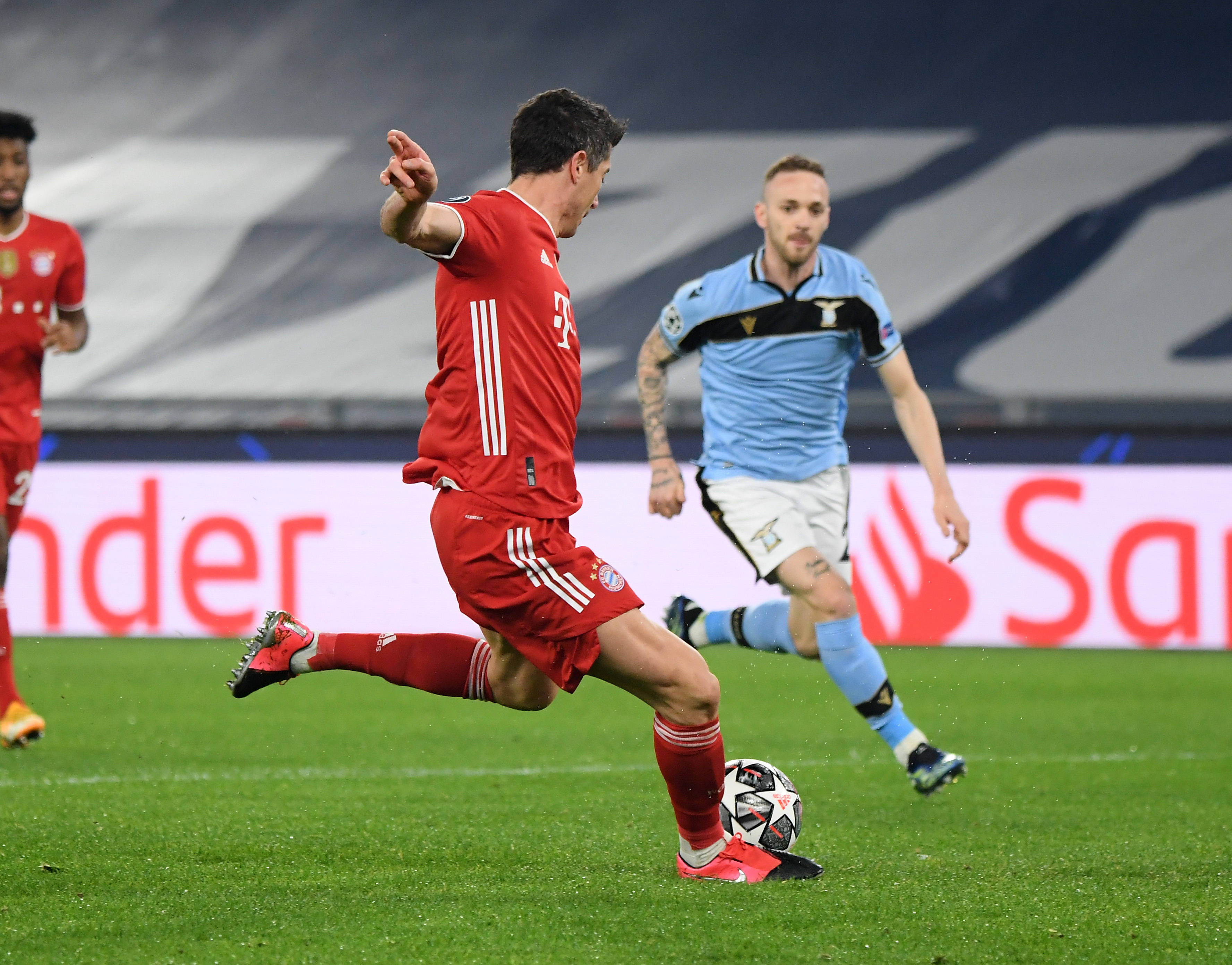 国米连续高位压迫,取得成功防守 国米连续高位压迫,取得成功防守