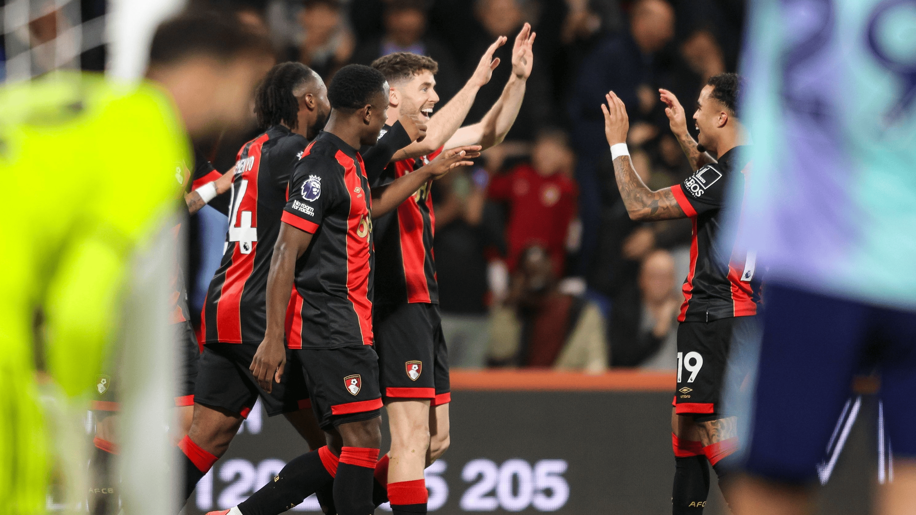 包含切尔西欲力保前四，蓝军将对阵伯恩茅斯展开争夺的词条