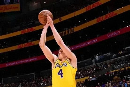 关于重要球员在比赛中因伤缺阵，球队实力受损的信息