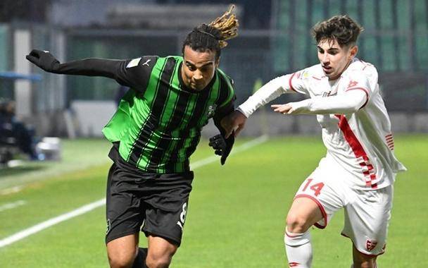 包含乌迪内斯连续两场客场失利，积分停滞的词条