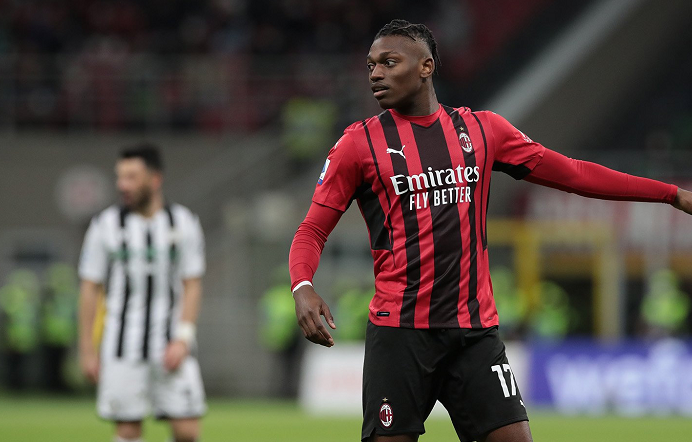 包含乌迪内斯连续两场客场失利，积分停滞的词条