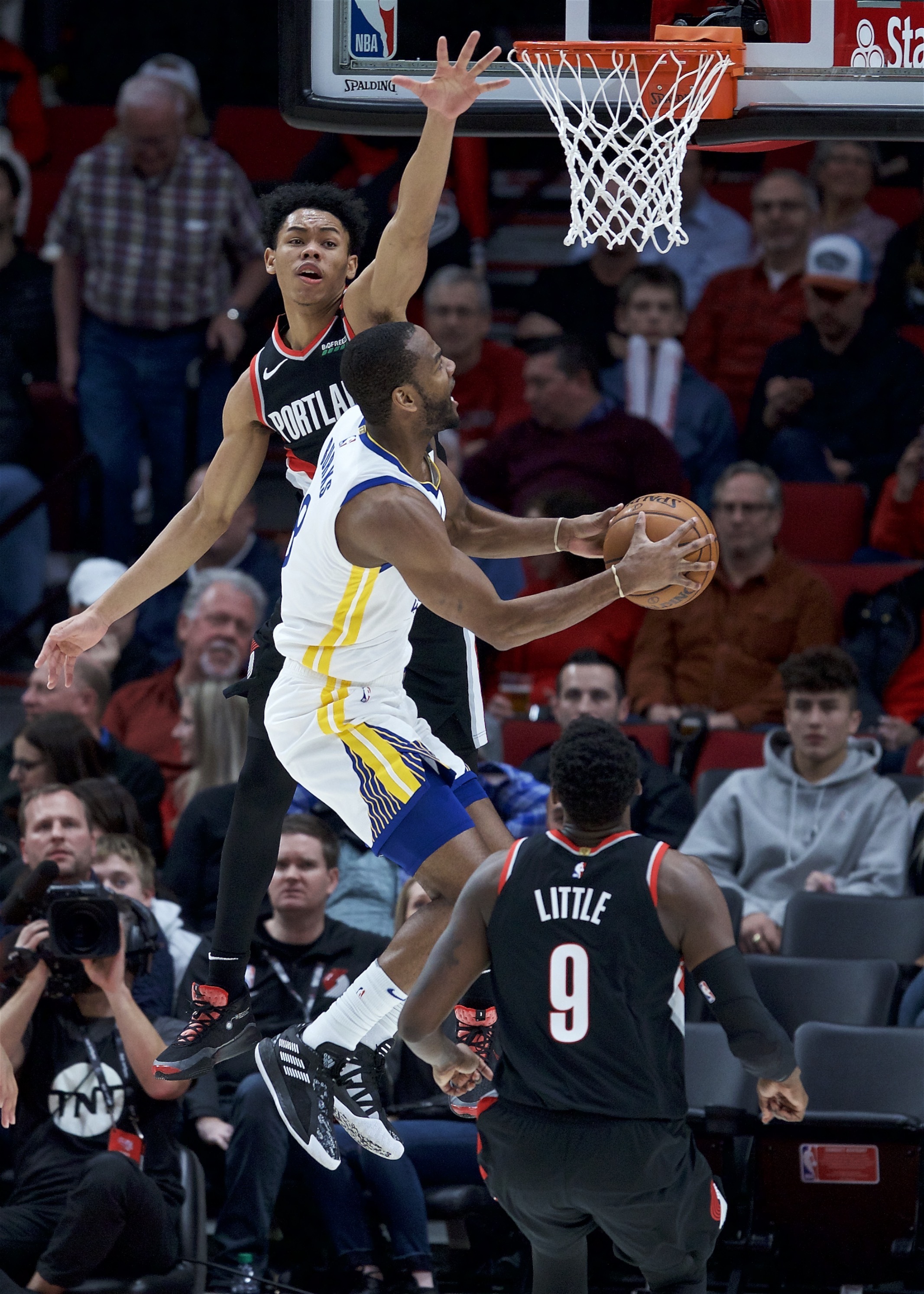 拓荒者战胜雷霆，利拉德关键三分