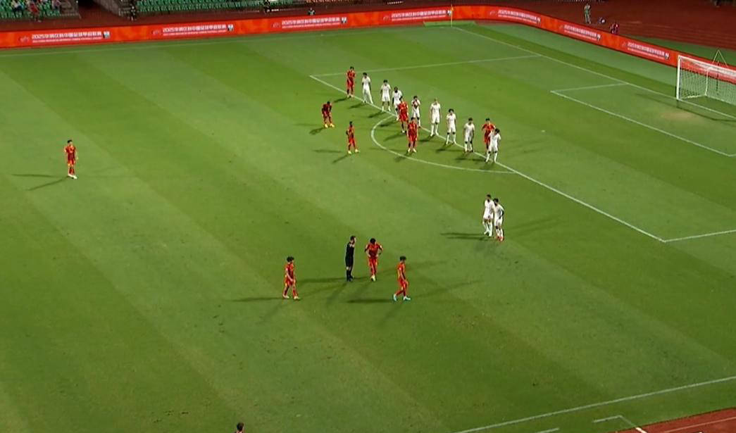 包含卡斯特罗瓦日晋级积分榜前五，客场获胜的词条